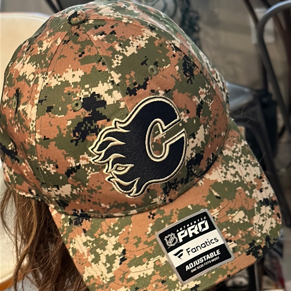 NWT Calgary Flames Camo Cup